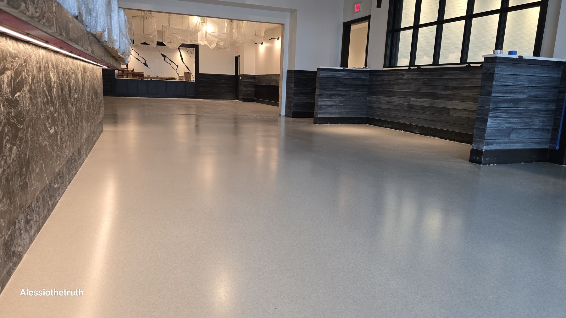 Wide retail showroom floor in the Classic blend
