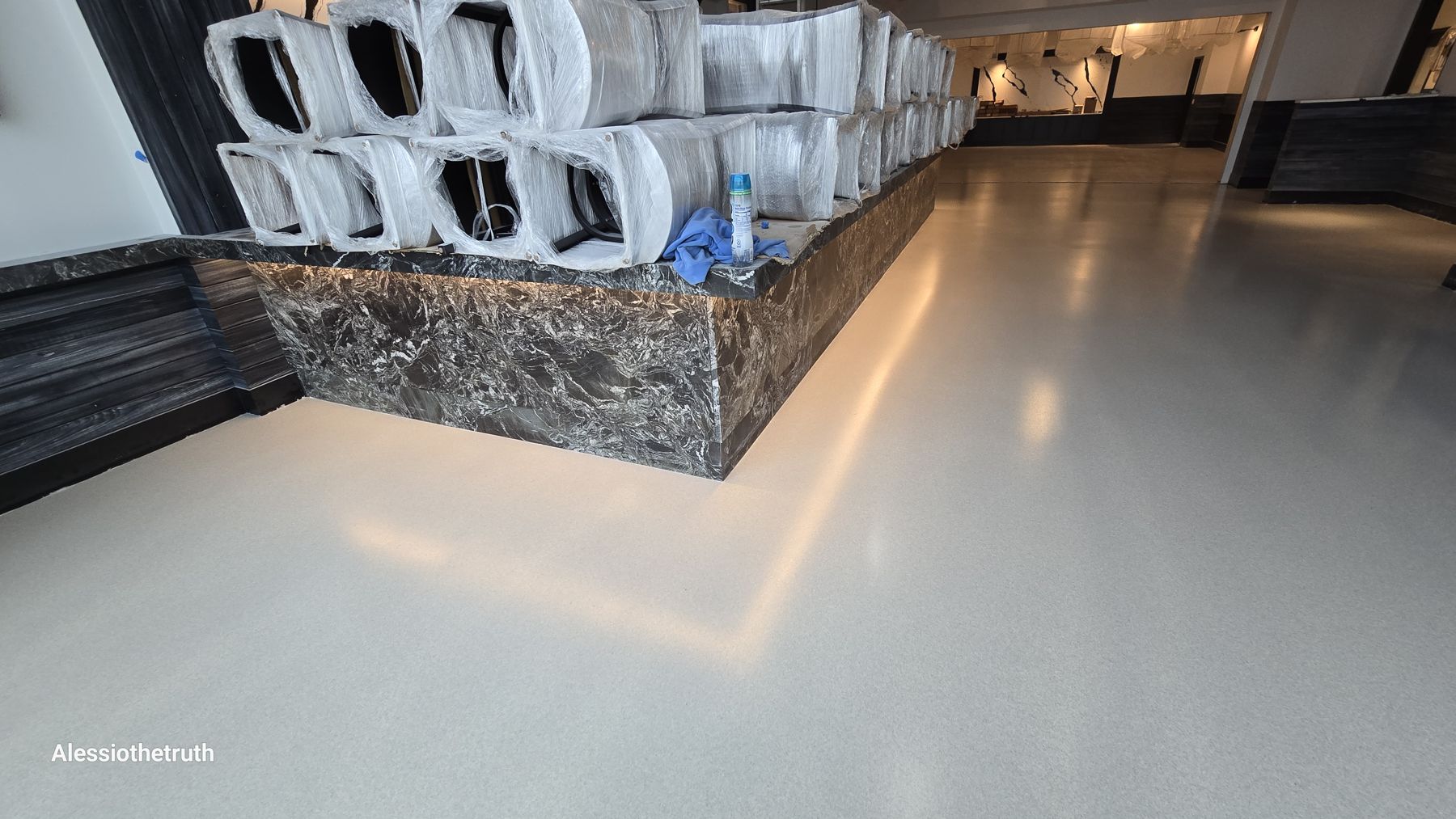 Wide retail showroom floor in the Classic blend